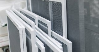 Москитные сетки на пластиковые окна Нижневартовск купить по цене от 933 руб.